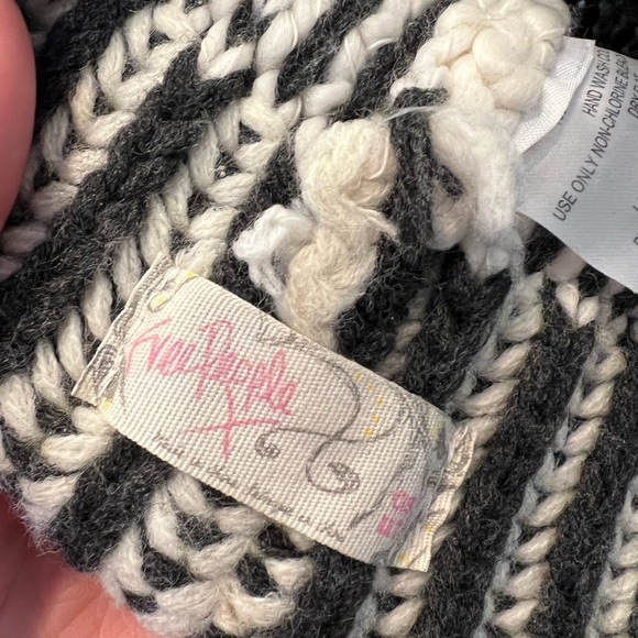 Free People River Locks Knubby Pom Pom Chunky Knit Beanie Hat - Picture 3 of 4